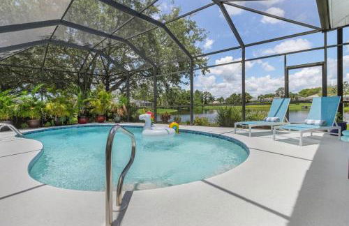 Villa Tropicana Luxury pool home. Gated community - Photo 35