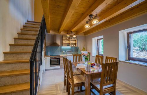 LUXURY VILLA ON SPACIOUS PRIVATE PROPERTY - Photo 24