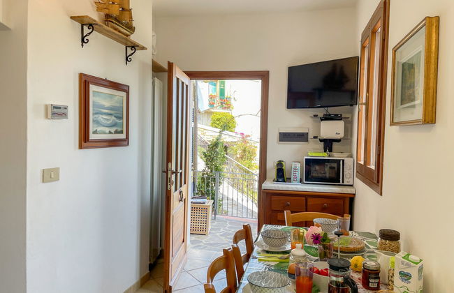 2 bedroom Apartment in Cipressa with garden - Photo 11