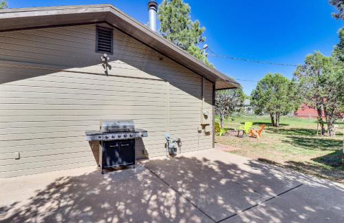 Near Woodland Lake Park Home with Fire Pit! - Foto 23