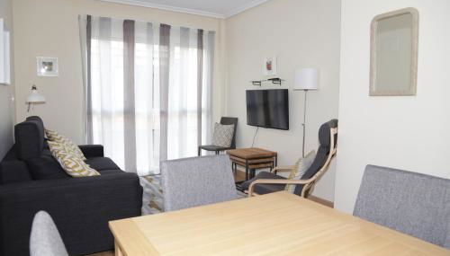 Quiet, Modern Apartment - Photo 5