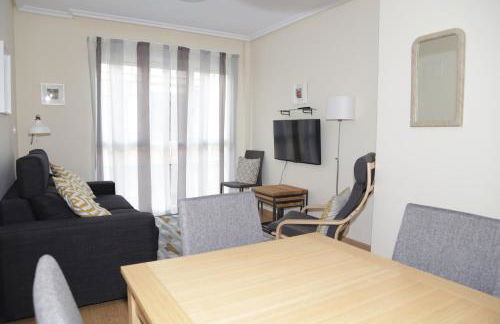 Quiet, Modern Apartment - Photo 5