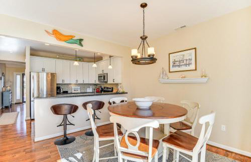 Walk to Beach: Home w/ Pool Access in White Stone - Photo 7
