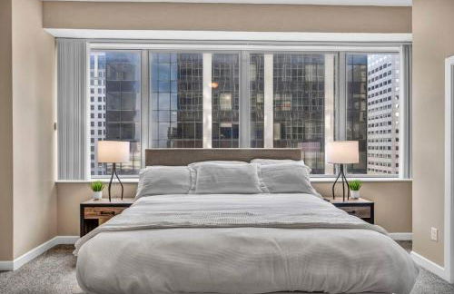 Downtown Flat w/ LAKE VIEW: Walk 2 Stadiums/Arenas - Photo 16