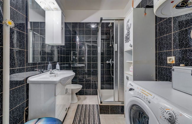 Cool Cozy Apartment - Photo 13