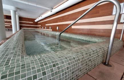 Balnea Experiences II - Apartamentos con Piscina Climatizada, Jacuzzi y Gimnasio - Foto 6