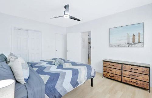 1BR Miami Beach Apt with King plus 2 Queens & Parking - Photo 8