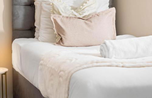 Spacious 5 Bedroom & 5 Bathrooms House - Garden - Parking - Netflix 376MW - Foto 41