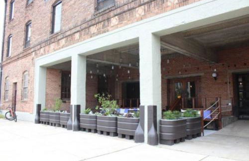 Breakfast at Tiffanys Downtown Newport News - Foto 38