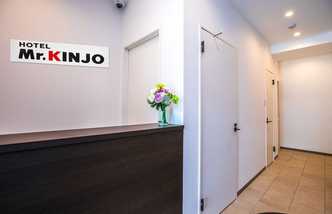 Mr.KINJO Miki24 in front of Makishi Station - Foto 2