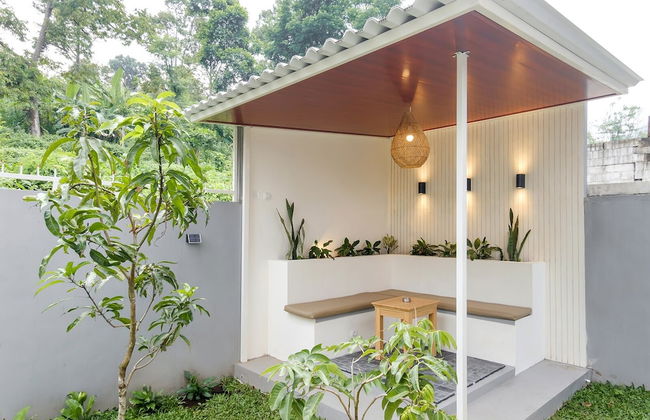 Calma Edelweiss Villa Lawang Malang - Photo 30