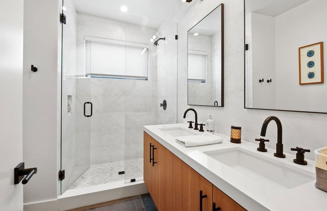 Enjoy Paradise Hot Tub, Bike & Beach Equipment! - Photo 15