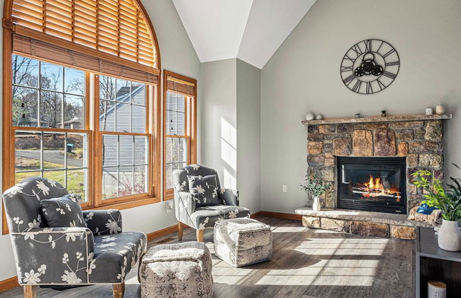 Laker's Pointe by Avantstay Lakefront Private Peninsula Hot Tub, Game Room - Foto 4