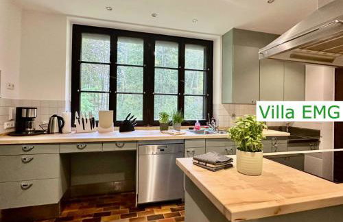 Luxus Ferienhaus Villa EMG München in Moosburg mit Pool, SPA, Kamin, Wald, See für Familien Gruppen bis 24 Personen - Foto 14