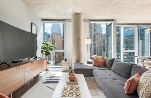 Linea Luxury Living with Indoor Pool and Rooftop Views in The Loop - Photo 44