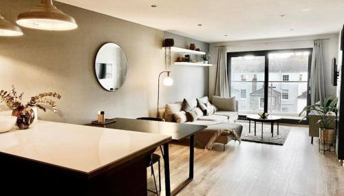 Luxury apartment close to Theatre, Barbican & Hoe 2 kings or 4 single beds secure covered parking - Foto 1