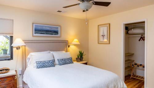 Seaside Garden Escape, A Stroll to the Beach! - Foto 5