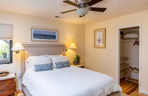 Seaside Garden Escape, A Stroll to the Beach! - Foto 5