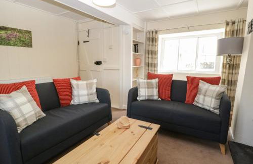 2 Court Farm - Photo 7