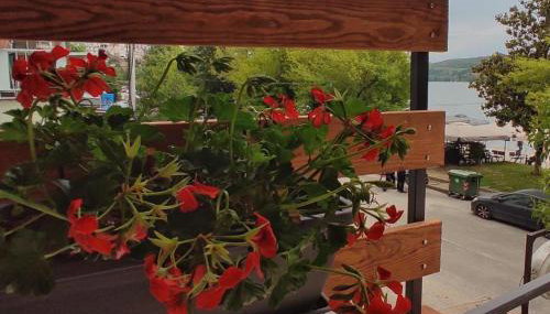 Kasoni Home , Απόλυτα κεντρικό διαμέρισμα μπροστά στη λίμνη - Foto 3