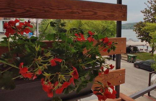 Kasoni Home , Απόλυτα κεντρικό διαμέρισμα μπροστά στη λίμνη - Foto 3