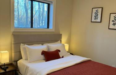 Poconos Chalet -Kayaks- HotTub-Karaoke-Lake - Foto 54