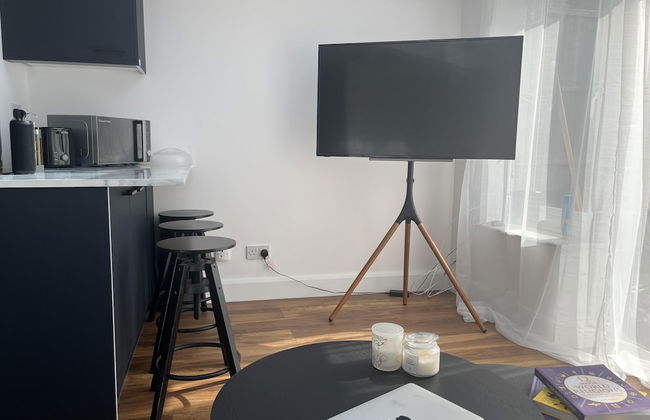 Newly Refurbished 1-bed Apartment in Croydon Se25 - Foto 1