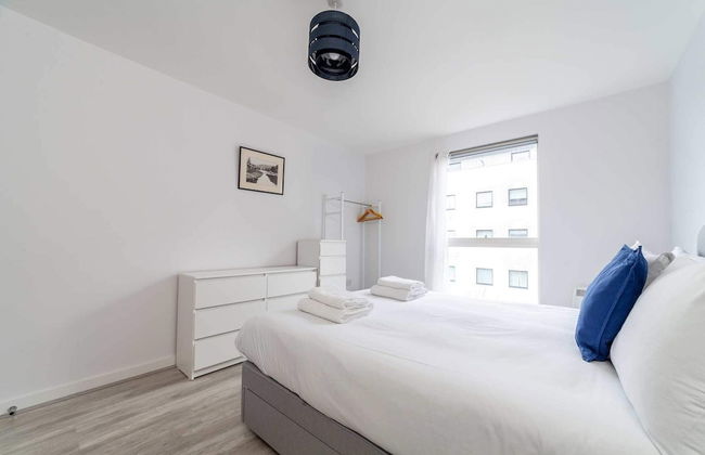 Riverside Retreat Modern Flat in Brentford - Foto 2