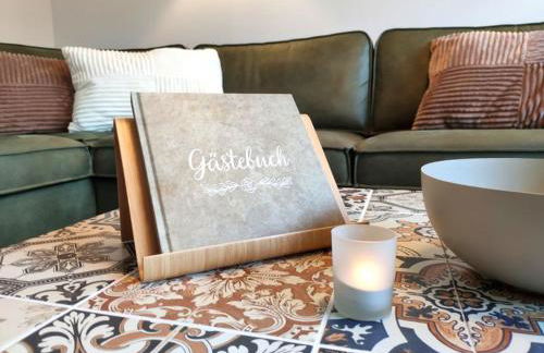 Ferienhaus Blaue Blume mit 11 kW Ladestation, Kamin, Terrasse, eingezäuntem Garten, Sauna, WLAN, Netflix, 2 Hunde willkommen! - Foto 1