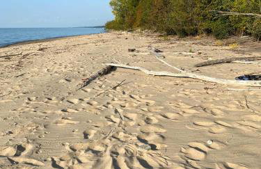 All the Waters Retro Home on Lake Michigan- Your Own PRIVATE BEACH - Foto 54