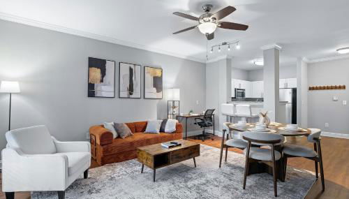 Luxury King Bed Suite - Pool - Gym - Parking - Foto 2