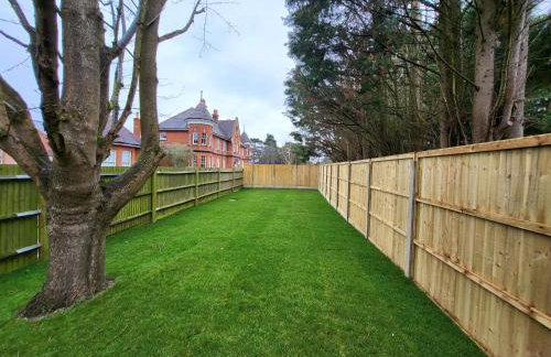 Sands House - luxury modern studios with secure parking in Epsom, Surrey - Photo 8