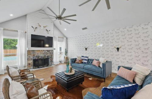 5BR w Pool, Golf Simulator, Game Room & EV Charger - Foto 8