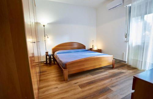 Edith's house just 850 meters from the beach, 2 bedrooms, 6 beds, air conditioning, private outdoor area - Foto 2