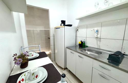 Lindo APT 05 em bairro central de Petrolina em prédio familiar - Foto 11