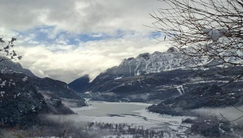 Ventanal de Saras Petfriendly Garaje Trastero y Chimenea - Arafita Apartamentos - Foto 4