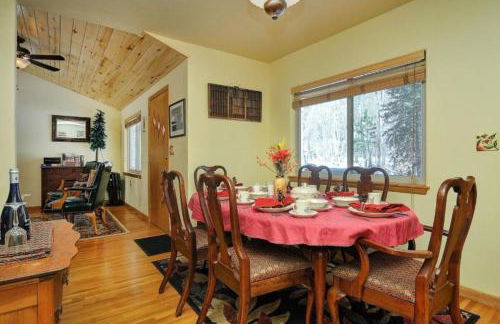 Fantastic Mountain Cottage with a Hot Tub on Beautiful Chalk Creek in Nathrop, Colorado - Foto 10