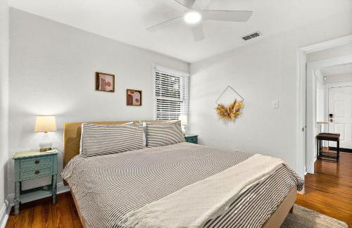 Private Uptown Flat - Walk to Nights of Lights! - Foto 15