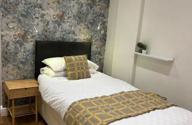 Bedroom bathroom kitchenette own entrance Conwy - Foto 1