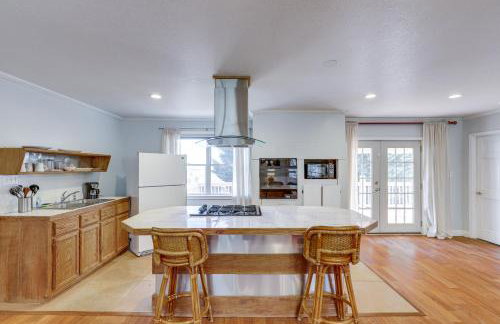 Spacious Group Retreat with Game Room in Marshall! - Foto 34