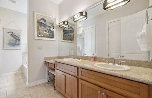 Cozy Beach House, Heated Pool , Fast WiFi - Foto 22