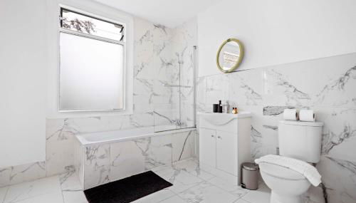 Parea Living - Hackney, 4-Bedroom Victorian House w Big Garden - Foto 3