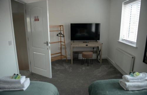 4-Bed, Sleeps 6, contractors welcome! - Foto 27