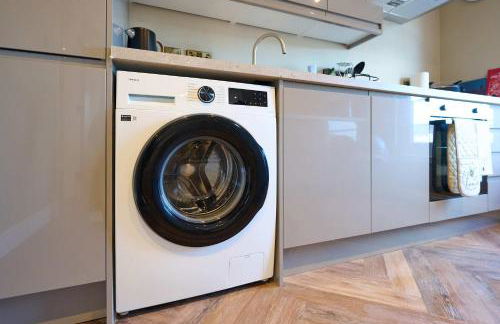 Outstanding 2BD Apt - Ferry Terminal & Free Parking - Foto 14