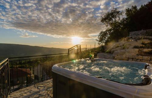 Villa Falcon Rook - Four-Bedroom Villa with Terrace and Swimming Pool - Photo 104