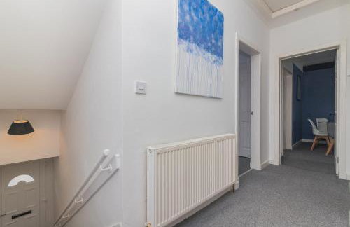 Modern And Vibrantly Designed Apartment - Foto 26