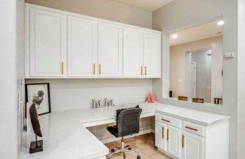 8 Mi to Beach Park Bakersfield Gem with Yard! - Photo 12