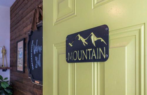 Mountain Bungalow-Walk to Downtown/Biker's Dream! - Foto 6