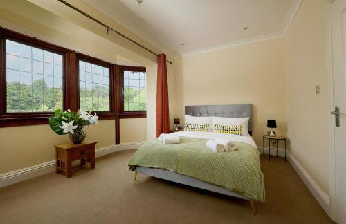 Spacious 7BR Home, Families & Contractors, Hot Tub - Foto 8