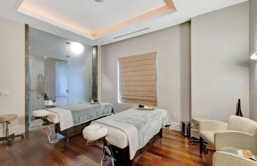 2B Beachfront condo! Pool! Games! 15 mins to PBI! - Foto 31